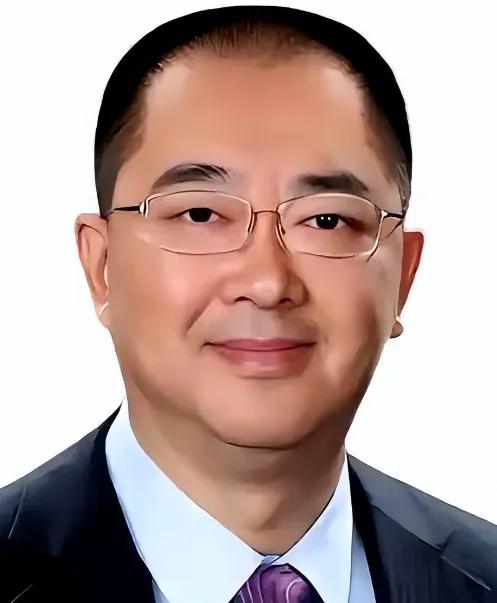 大快人心啊！刚看到一篇新闻，久未露面的原恒大“二号人物”夏海钧名下价值高达600