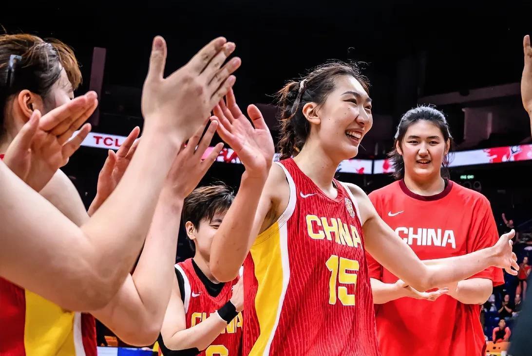 打进世界杯8强，淘汰赛对阵法国，中国女篮100%只剩两条路可走！第一个，比拼进