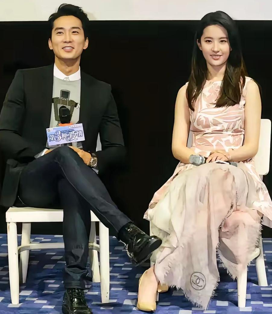 宋承宪的ins至今没删那张合影。五年了，他点赞列表里还躺着当年官宣的帖子。你