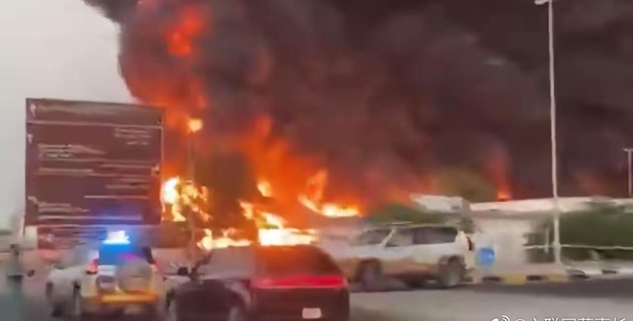 昨天看到一个报道，说资本正在大力逃离中东，开始疯狂涌入香港和新加坡。由于迪拜的资