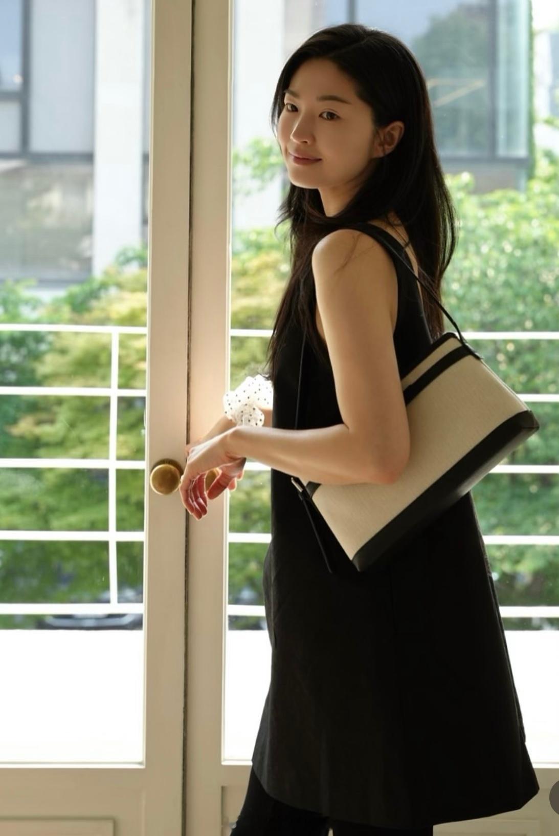 junjin的妻子（之170）83年的，之前是空乘，柳伊瑞/刘伊瑞/刘亦书柳美女