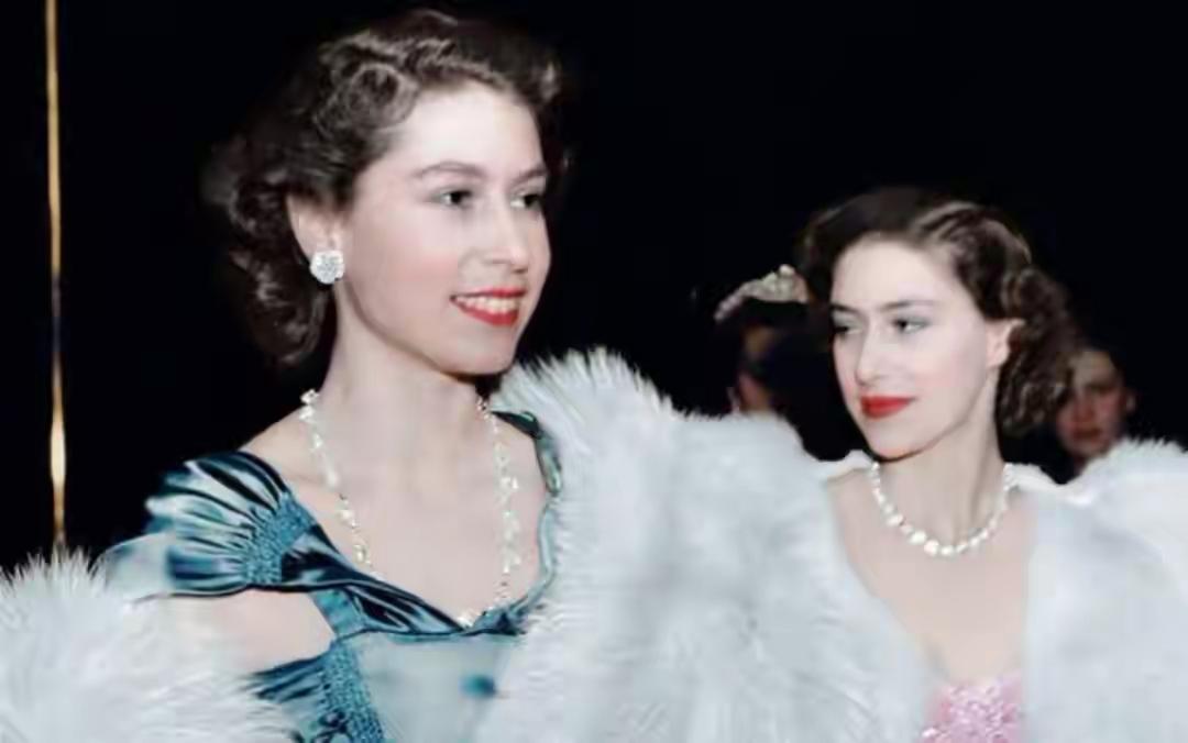 伊丽莎白这对姐妹花，各有各的美，女王美得温和宽厚，她妹妹美得傲娇。