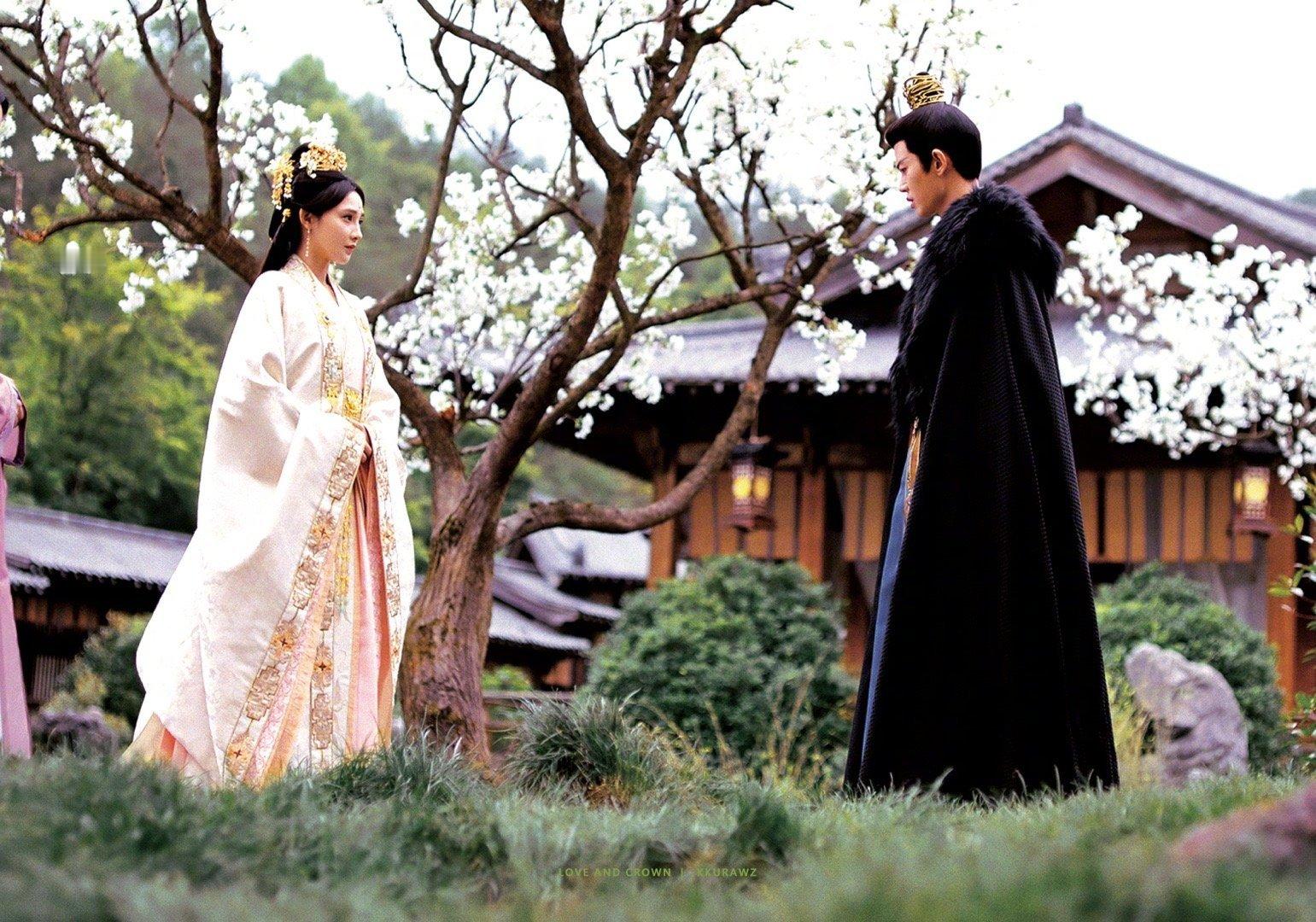 《凤凰台上》这对CP前期两人相识相知，甜得我在床上扭成麻花。可后来身份曝光，朝堂