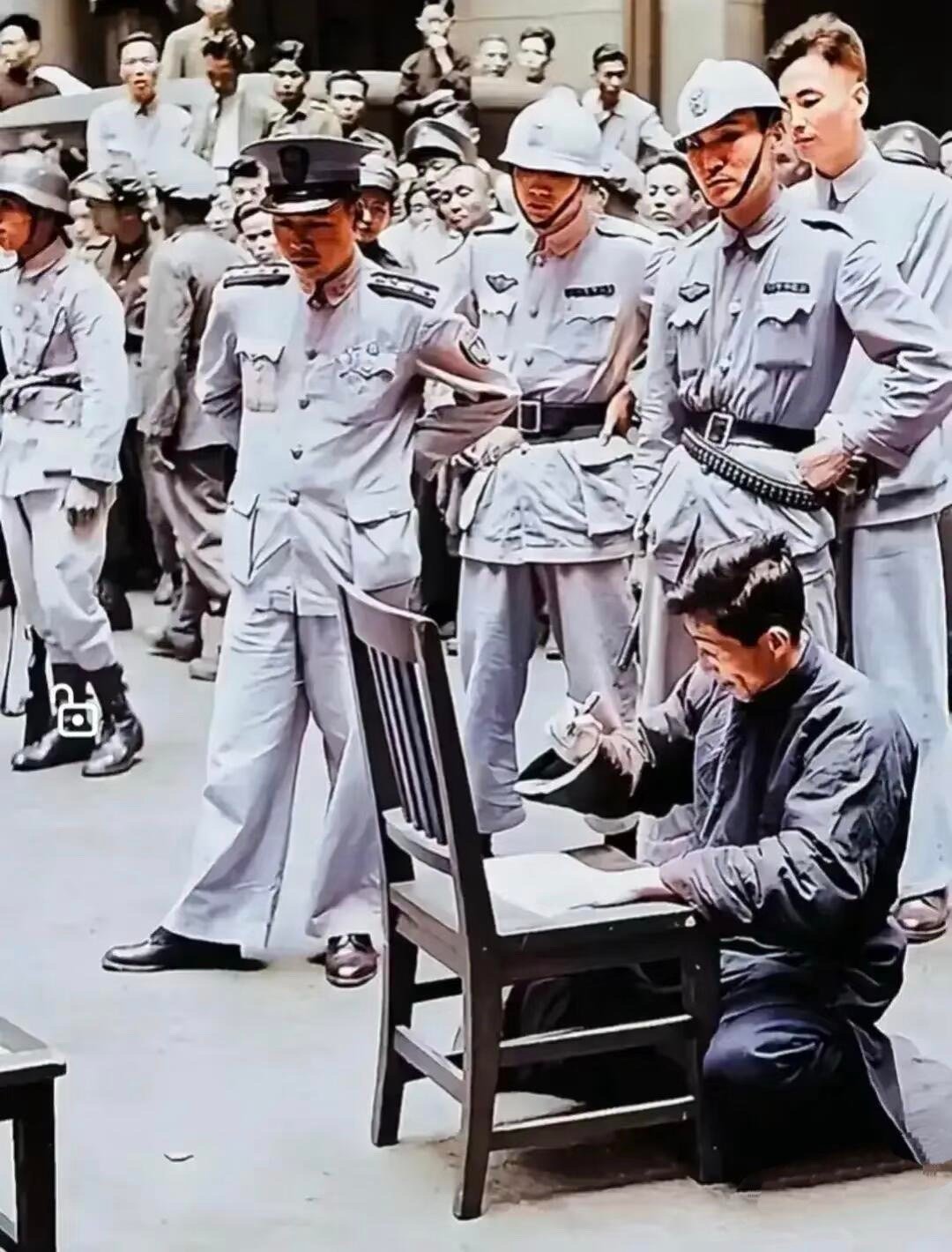 历史知识1949年5月，上海。阴霾笼罩的刑场上，张达生身着洗得发白的长衫，从容地