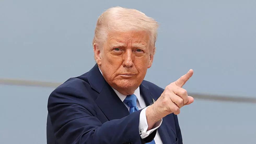 特朗普的这盆冷水，浇得太透了！就在高市早苗想拿着“台湾有事”当投名状时，美国人直