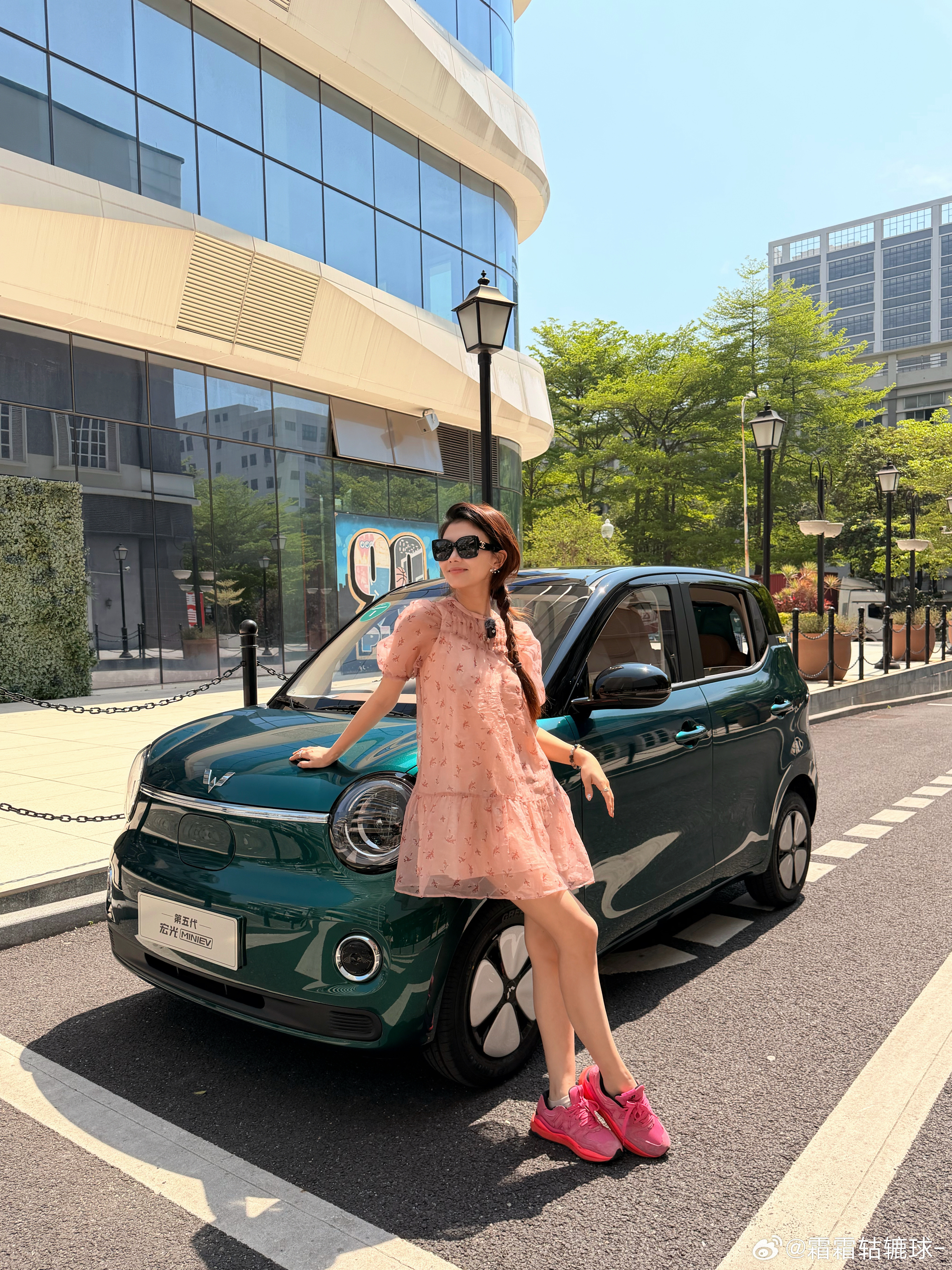 霜霜の新车前线看着五菱宏光MiniEV一代又一代，但销量一直好啊！试驾了