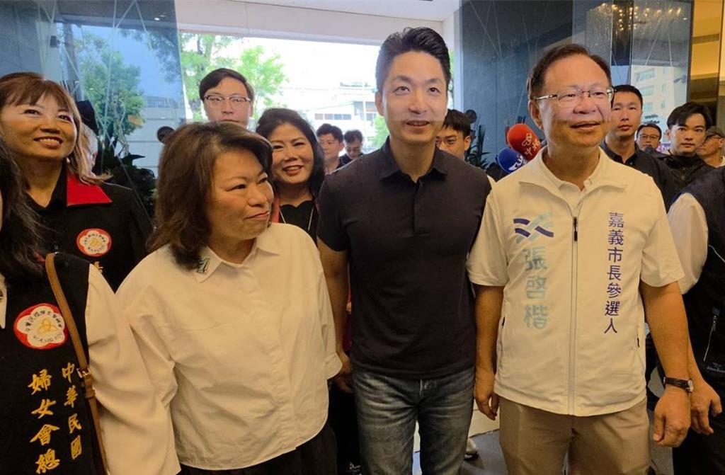 黄敏惠轰轻轨建设延宕21年陈世凯：等不到嘉市府补正回复民进党辅选团23日开拔