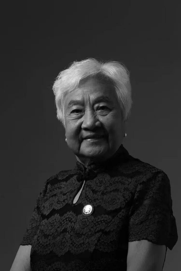 工人阶级代表、全国劳动模范、国务院前副总理吴桂贤因病医治无效，于202...