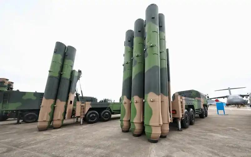 055万吨大驱刚干了一件惊天动地的大事。 能打36000km同步轨道的红旗1