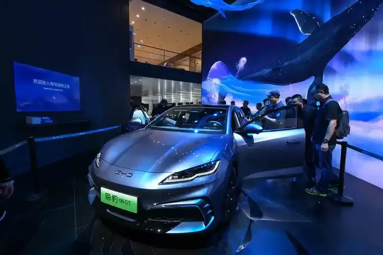 行家预测，未来中国汽车存活率有八家1、红旗汽车，那是铁板钉钉100％存活2、比亚迪汽车，稳如泰山10