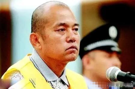2007年，庭审现场，死囚王书金突然高喊，我杀了4个人，你们为什么只判我3个。旁