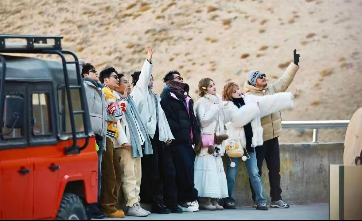 跑男粉丝的快乐就是这么朴实无华！《天路篇》拿奖拿到手软，新一季《奔跑吧14》这周