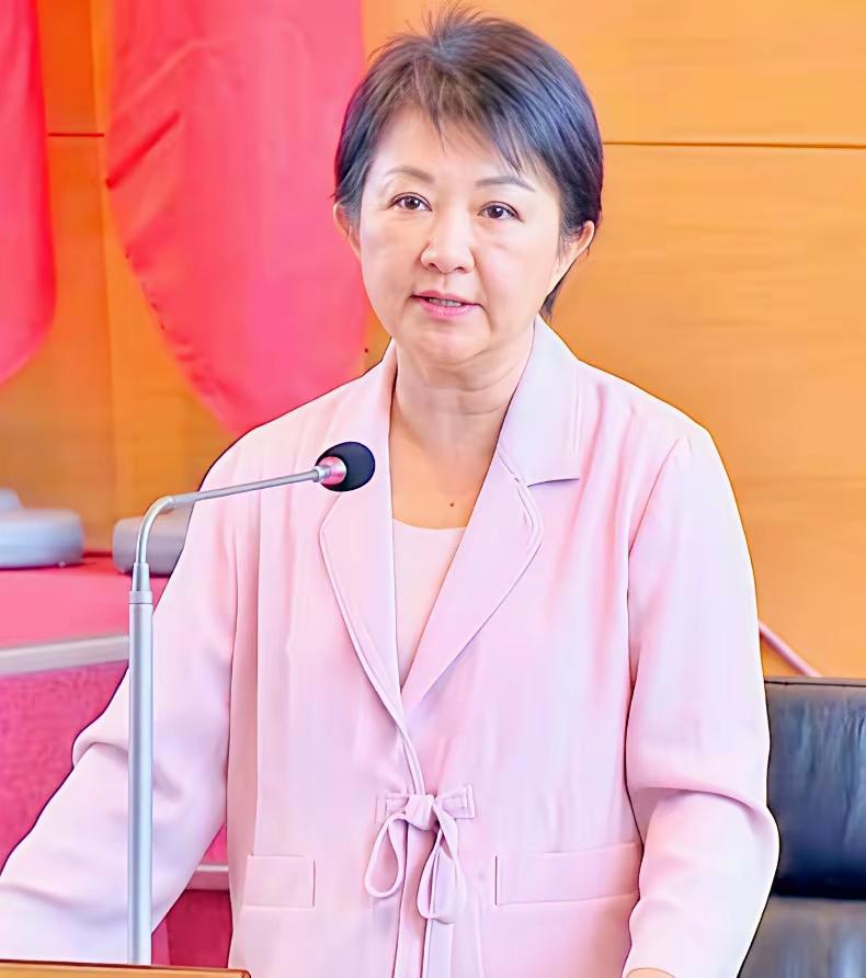 卢秀燕表态：大陆和美国都不能忽视台湾自我防卫的决心！近日，台中市长卢秀燕在