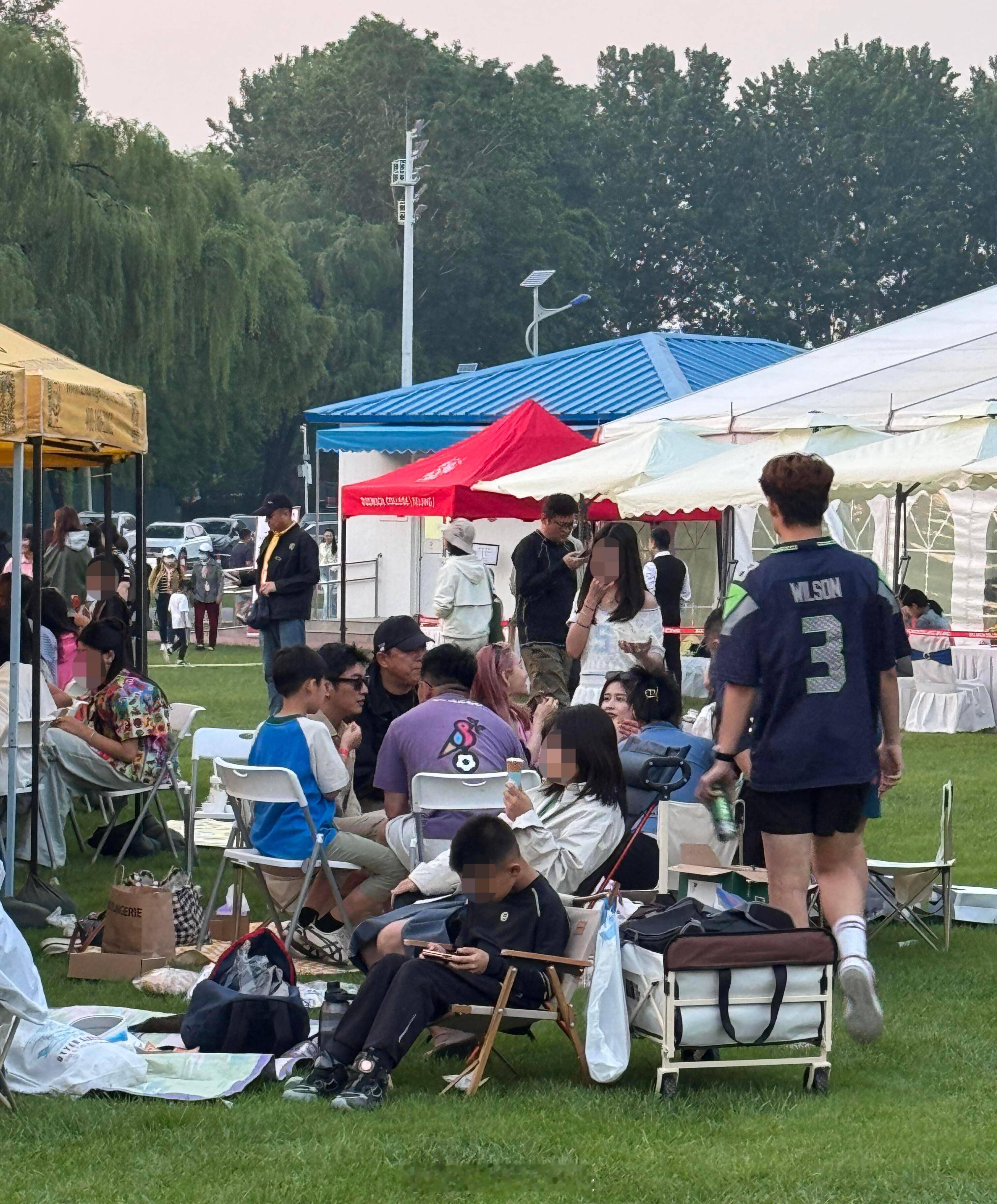 杜江黄渤孙红雷颖儿参加孩子学校活动杜江黄渤孙红雷颖儿现身孩子学校杜江、黄渤、孙