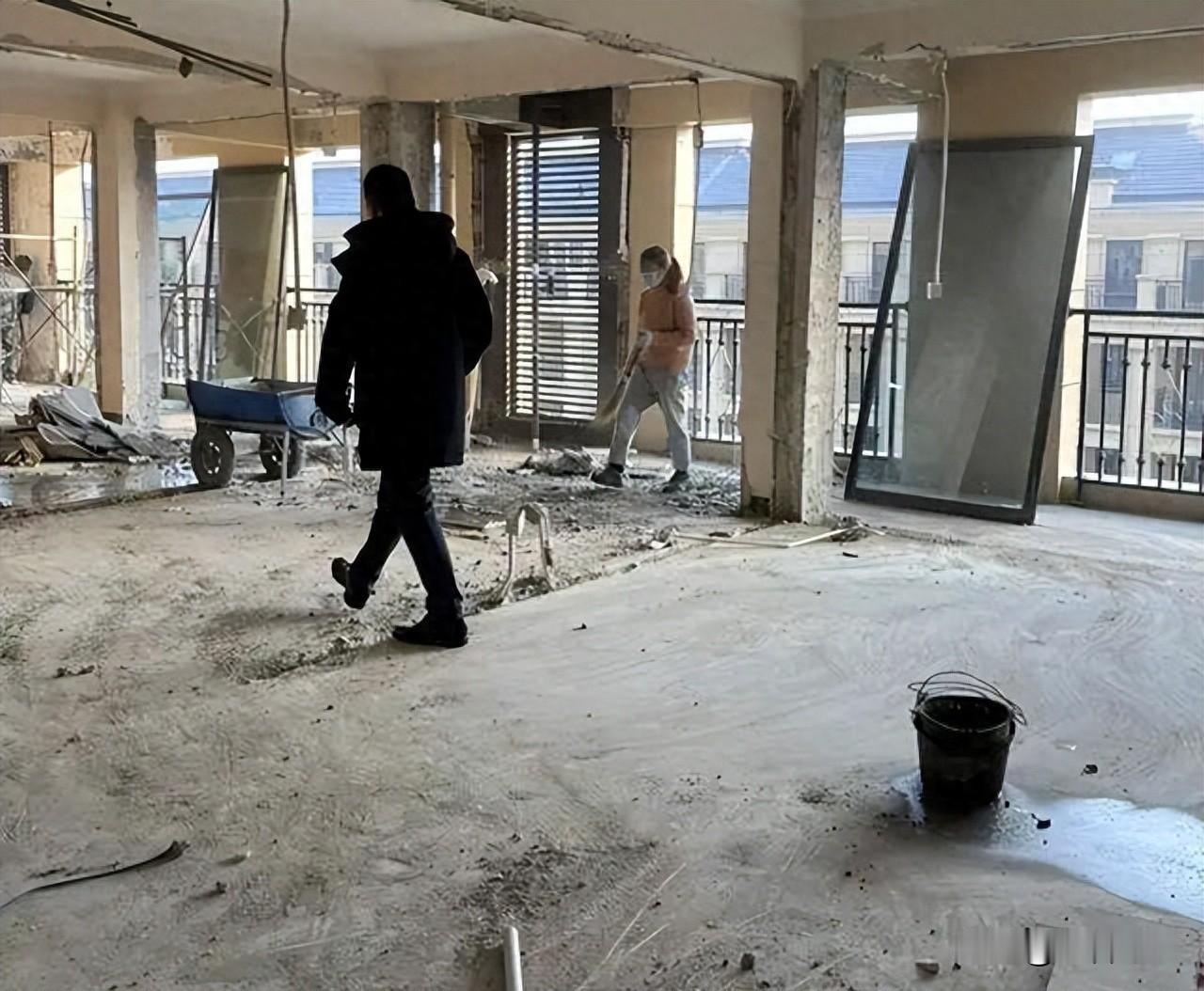 大平层：豪宅梦醒，都是钱在响最初觉得，大平层肯定舒服，空间大嘛，住着敞亮，朋友