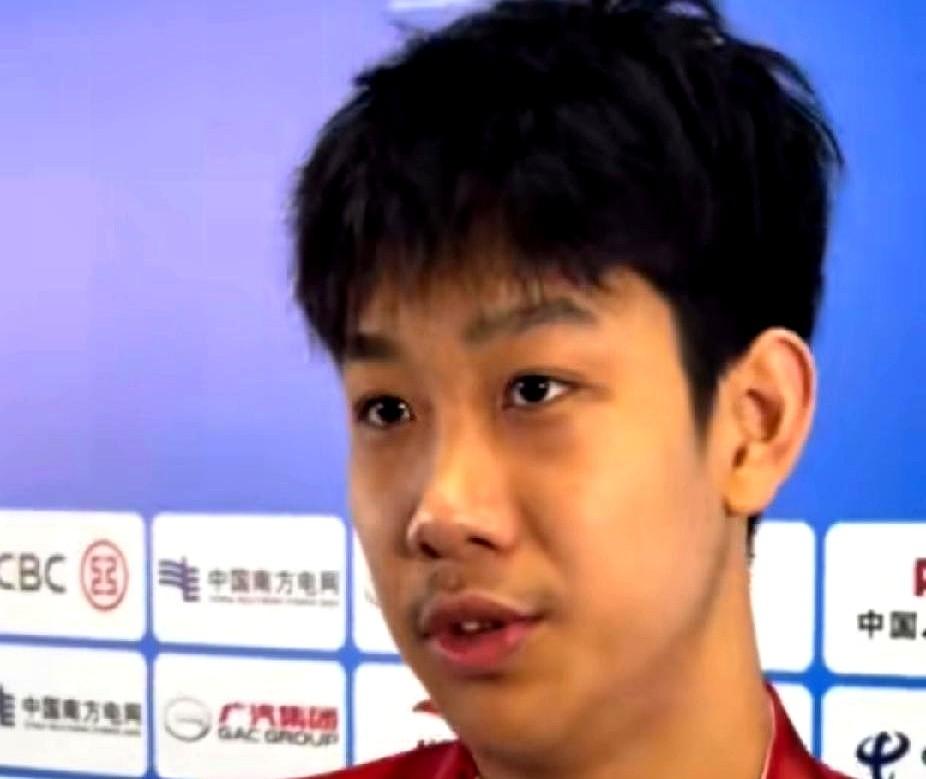 “谁才是中国游泳一哥？”吵这个的真该歇歇了。潘展乐100米飙到46秒97，张