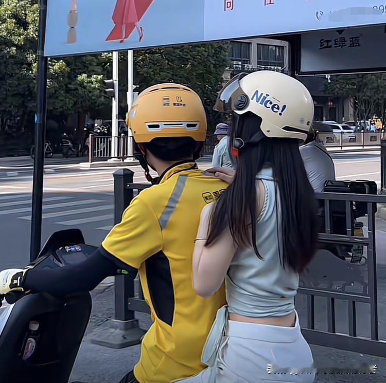 新国标电动车落地后，身边骑车人的选择出奇一致，纷纷给出了三个相似决定：1.