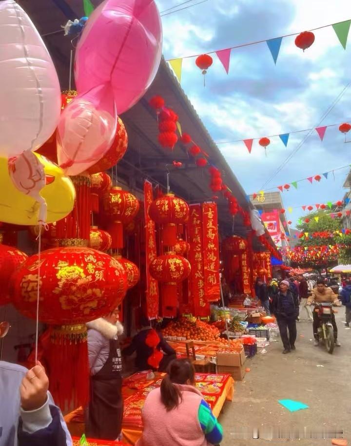 明天就是小年了，早上起来一定要做的四件事整年心里都踏实，也能顺顺利利迎大年。