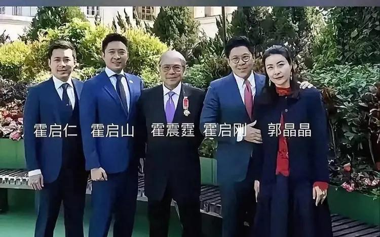 霍家三兄弟的婚恋版图又更新了！当大哥霍启刚与郭晶晶的“豪门清流”婚姻成为范本时，