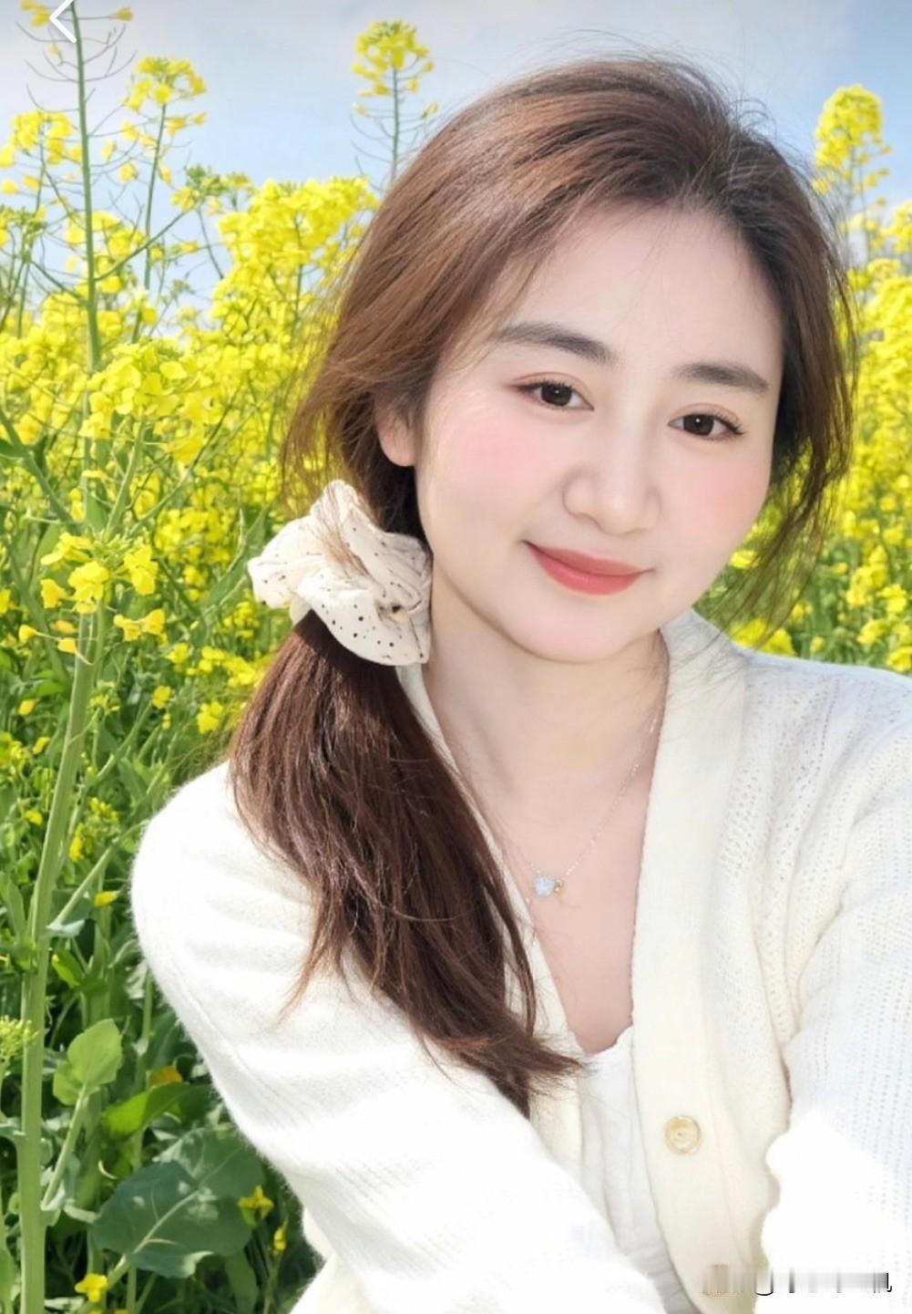 天气好，好想出去玩，天天陪读人都快傻掉了，好在还有40多天了。就快解放了