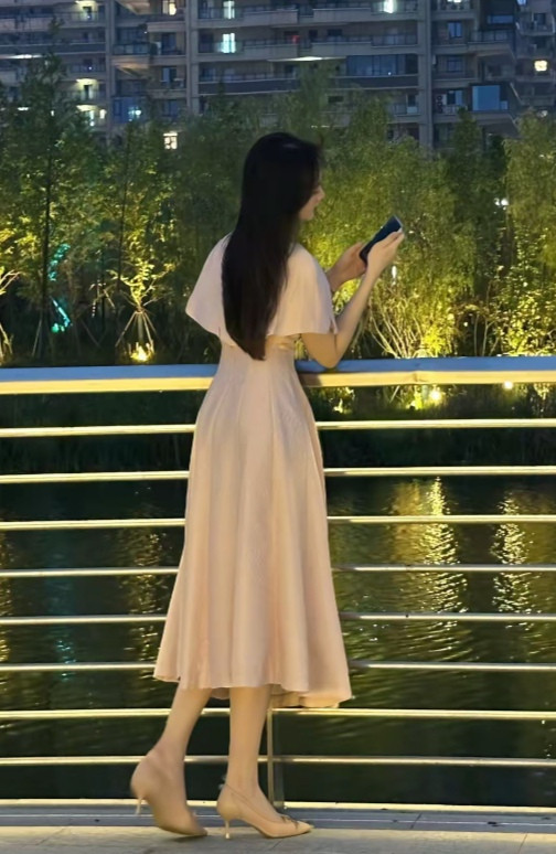 暮色湖畔，与毛孩子的浪漫小聚