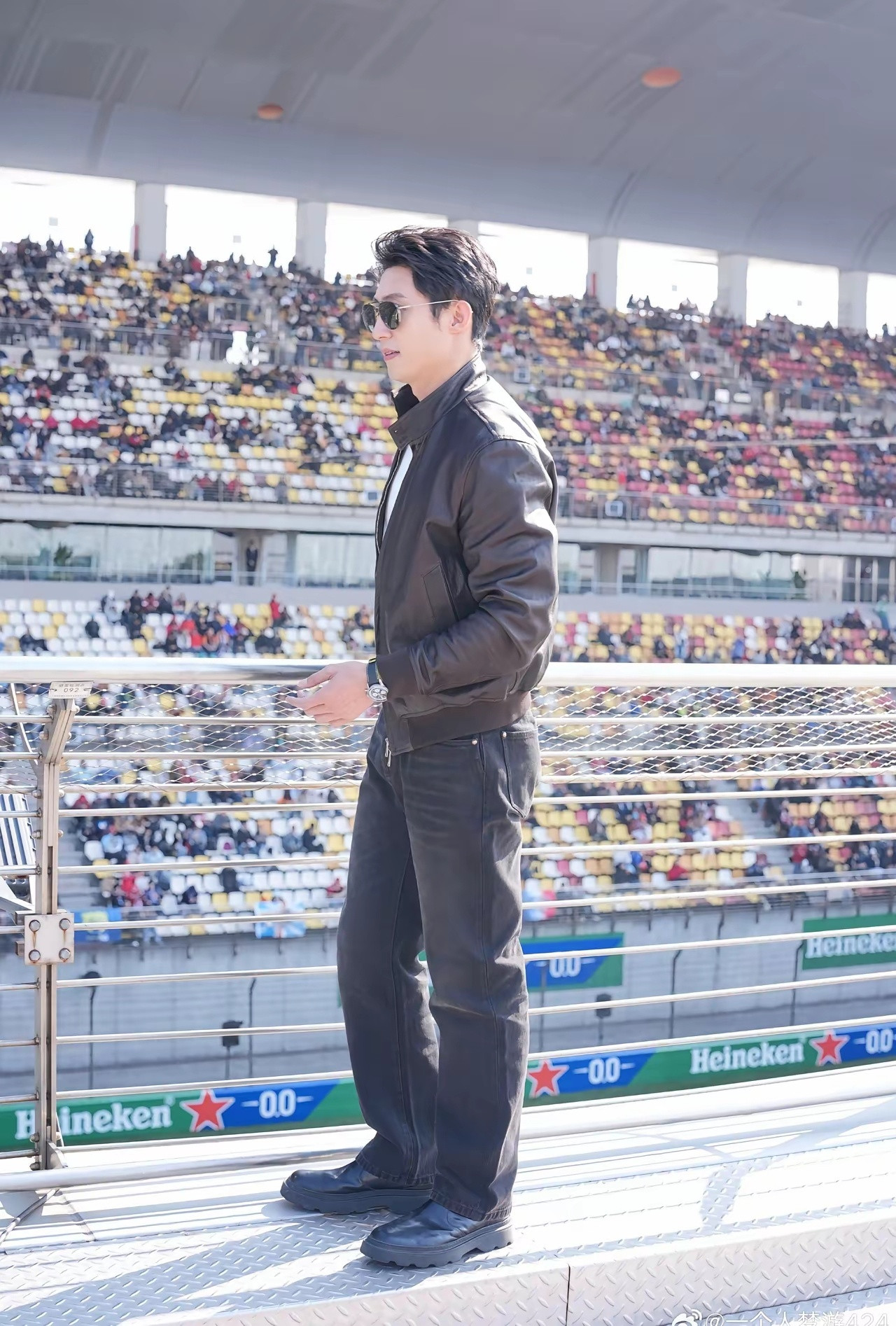 黄景瑜的宽肩窄腰大长腿，比例真的太绝了。