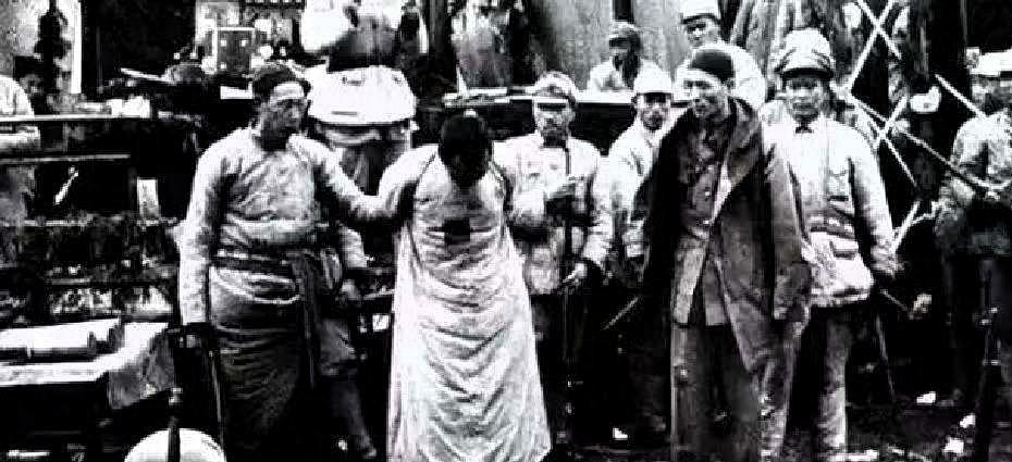 1955年，云南一个妇科医生和人吵架，见吵不过对方，妇科医生急了，竟脱口而出：“