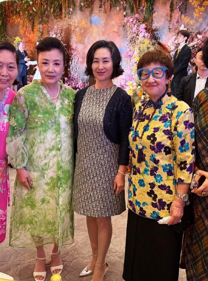 何超琼、何超凤、汪明荃、甘比、方媛现身奚梦瑶何猷君答谢宴！有一说一，作为港澳豪门家族，她们和商界、娱