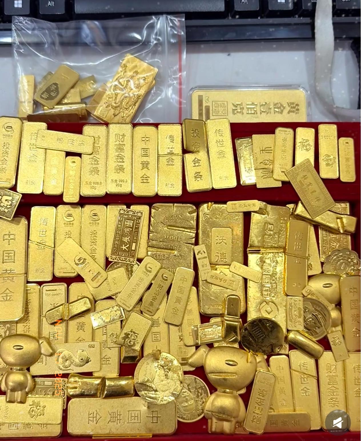 一觉醒来傻了眼，黄金市场又失控到离谱！11月15号的实时金价直接给我整懵了