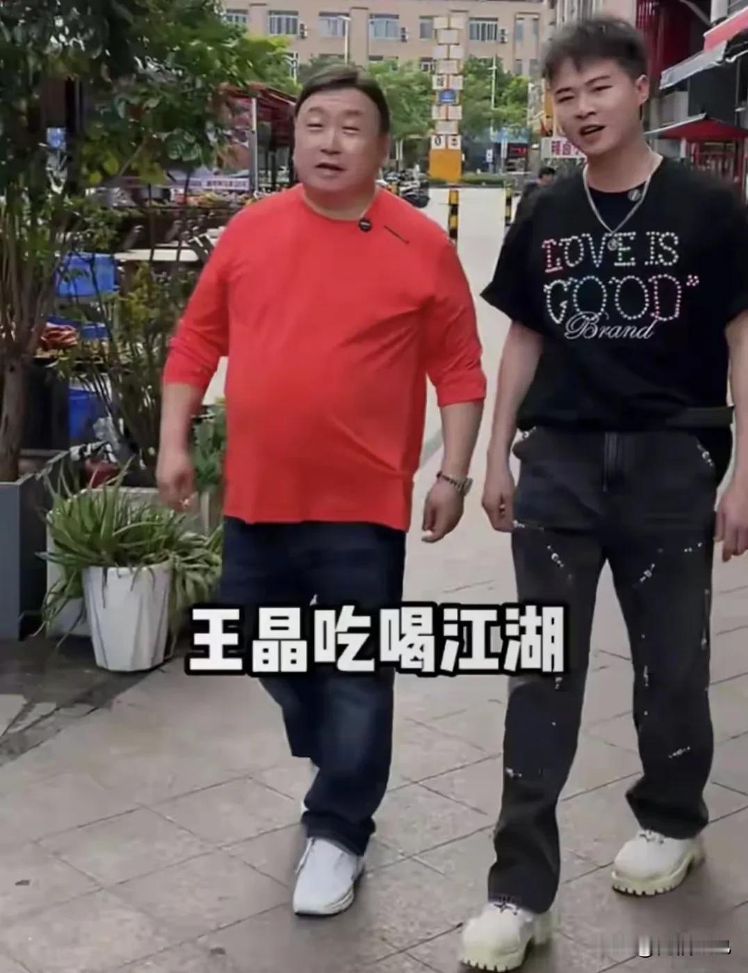 真的是万万没想到，大导演王晶竟然沦落到要跟小网红拍视频的地步，你怎么说也是香港有