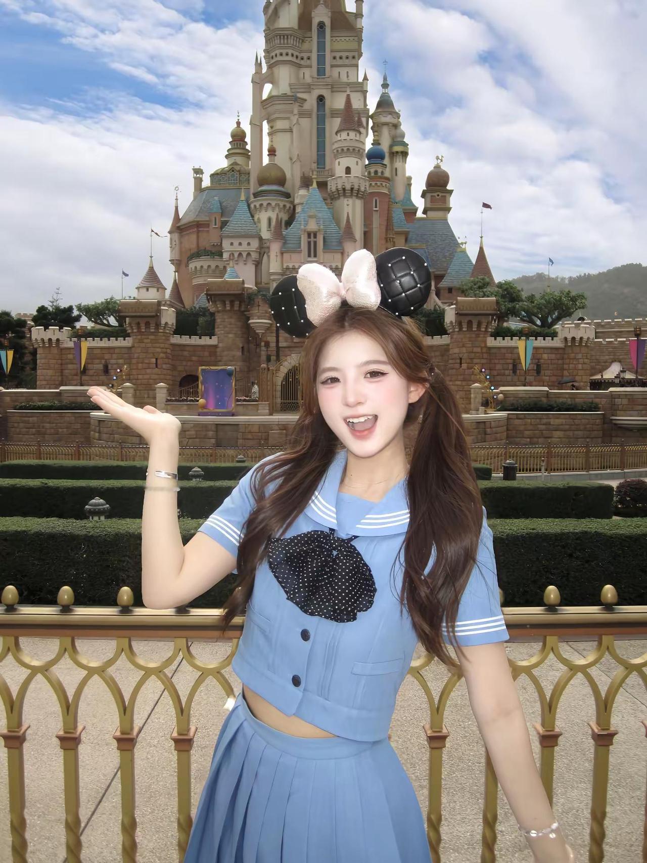 ₊⁺🏰₊⁺Disneyday⋆♡来迪士尼当然要和城堡合照啦！迪士尼城堡