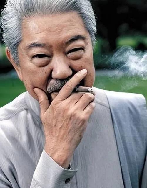 “金庸是才子，我们都是小流氓！”蔡澜这句话，乍一听像自黑，细琢磨才发现是人间清