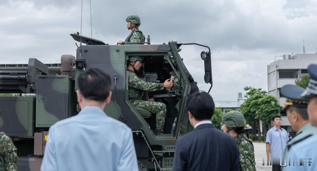 美国这次对台军售威胁最大的就是那111套海马斯火箭炮系统与300枚地对地战术导弹
