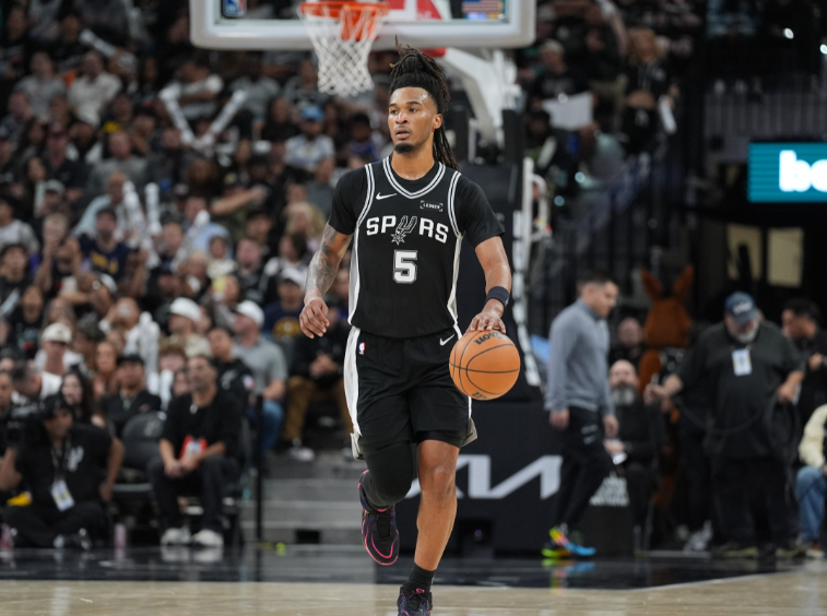 卡斯尔三分4中2，又是50%命中率的一天看到上半场三分2投0中还有点慌，下半