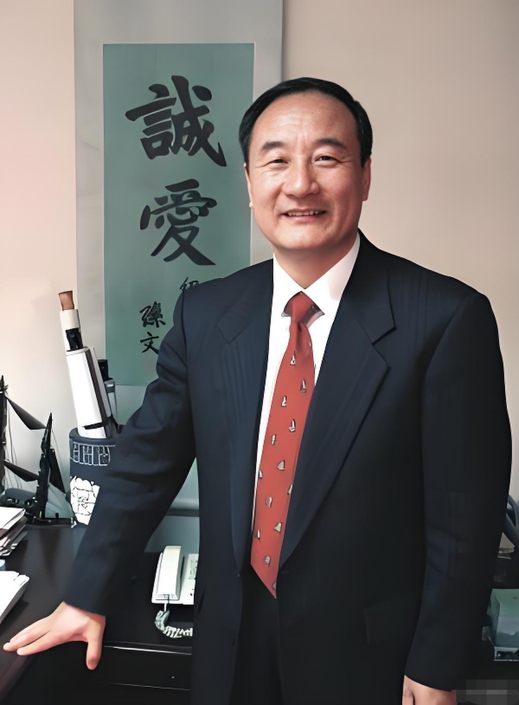 看不懂就对了！经济学教授、中国期货市场创始人之一常清卖飞寒武纪。常清很坦诚，表示