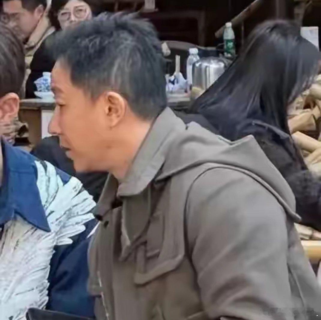 41岁韩庚节目中忘戴假发，头顶秃了一大片，断崖式衰老引热议​​​