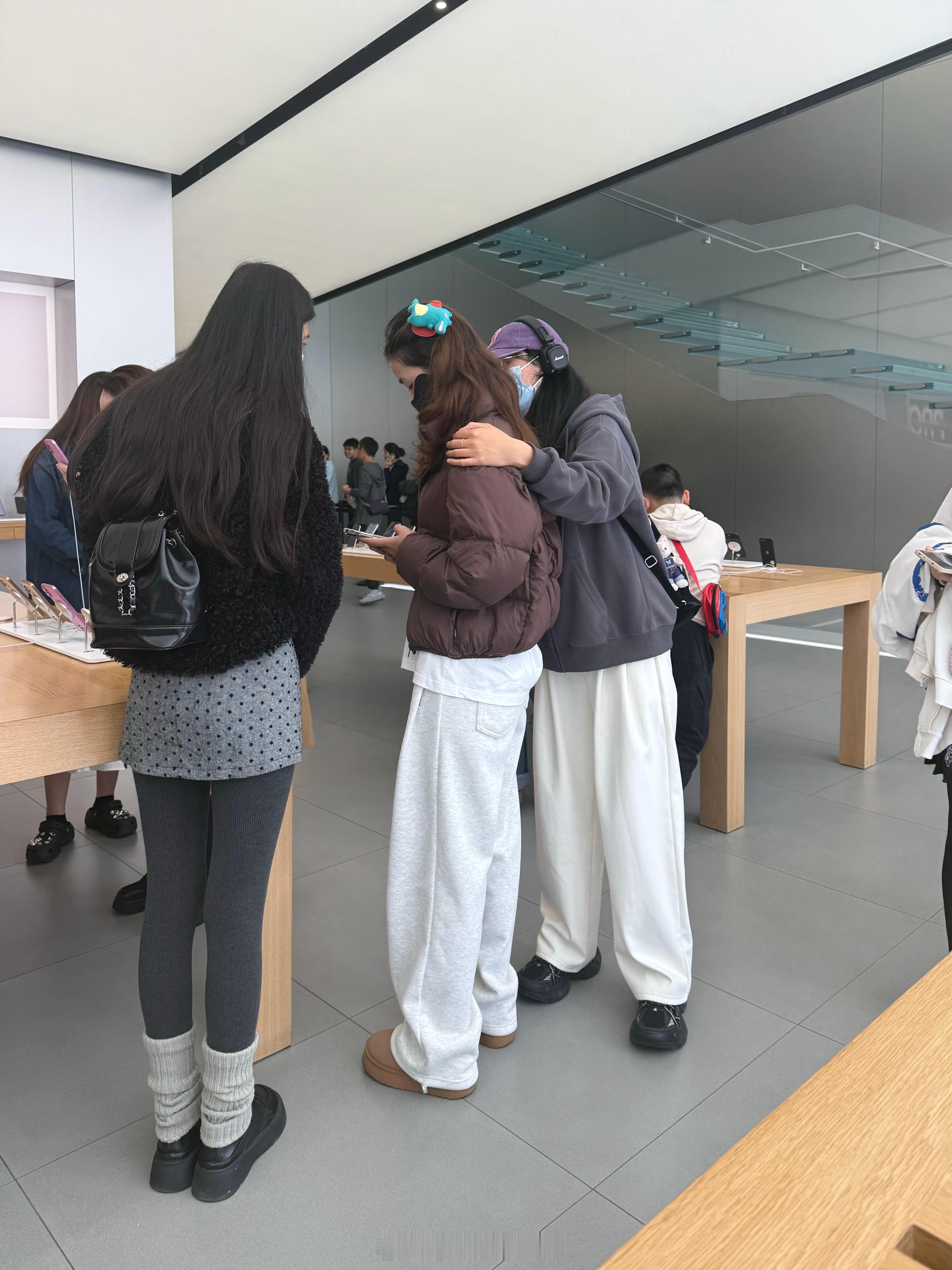 谁懂！发现了我的过冬神裤，该不该说啊！！！！|||逛街的时候一眼相中这条卫裤了呜