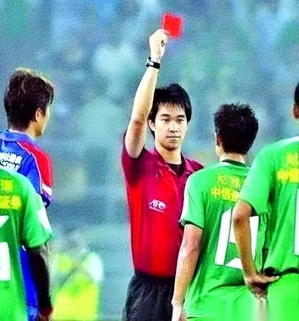 美加墨世界杯的裁判名单，又一次，一个韩国人的名字都找不到。这已经是连着第四届了