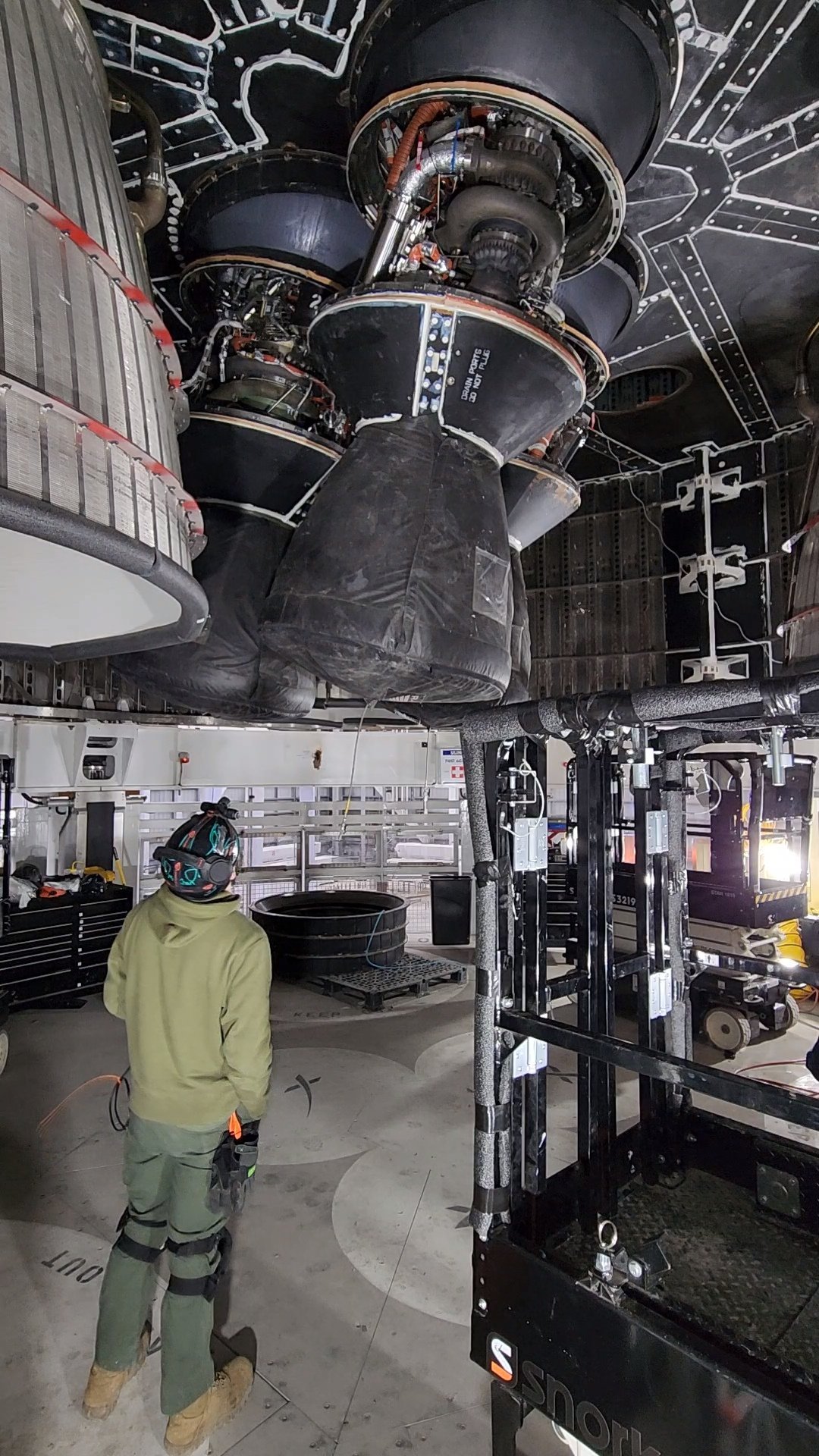 SpaceX星舰飞船S29发动机舱内照片