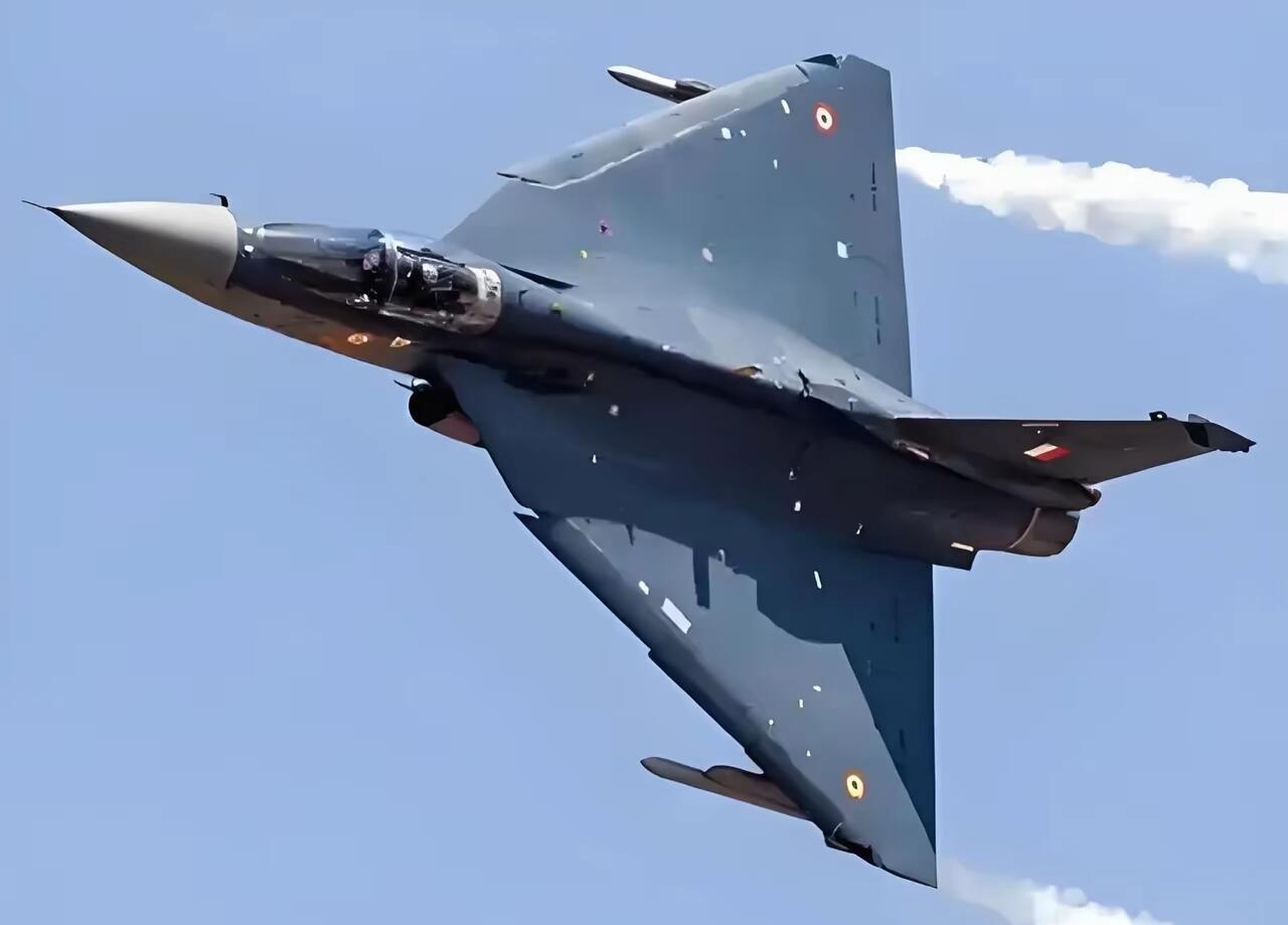 该光辉战机出场了！印度空军被巴基斯坦打得没有还手之力，一下子就损失了6架飞机