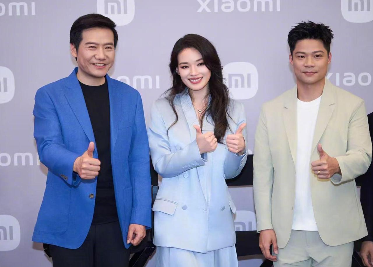 雷军确实是科技圈营销的“天花板”，从小米SU7请代言人这件事上就能看到，这次请来