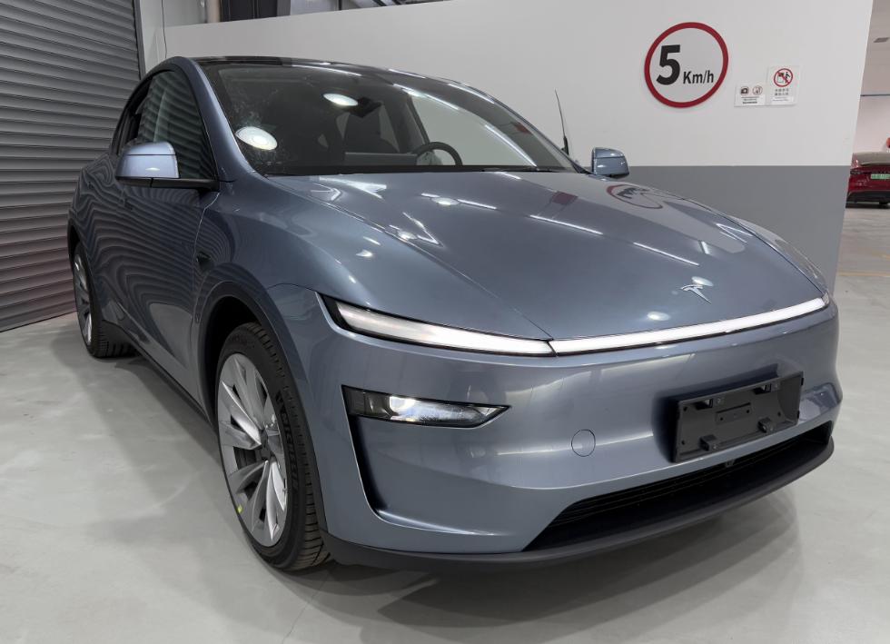 很好奇，特斯拉ModelY为什么一直卖那么好？最近陪朋友去看了一下这款汽车，内