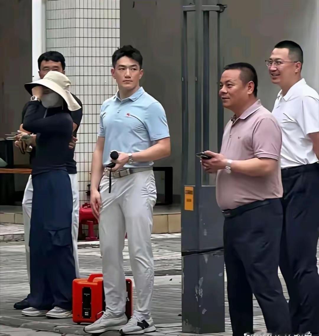 张馨予老公也没说的那么帅