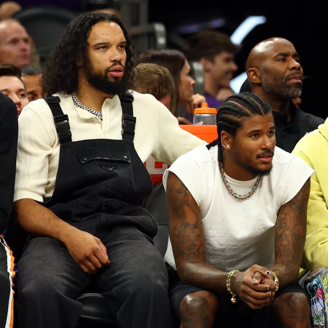 杰伦-格林（腿筋）和狄龙（核心肌肉拉伤）继续缺阵，但好消息是，他俩现在为每日观察