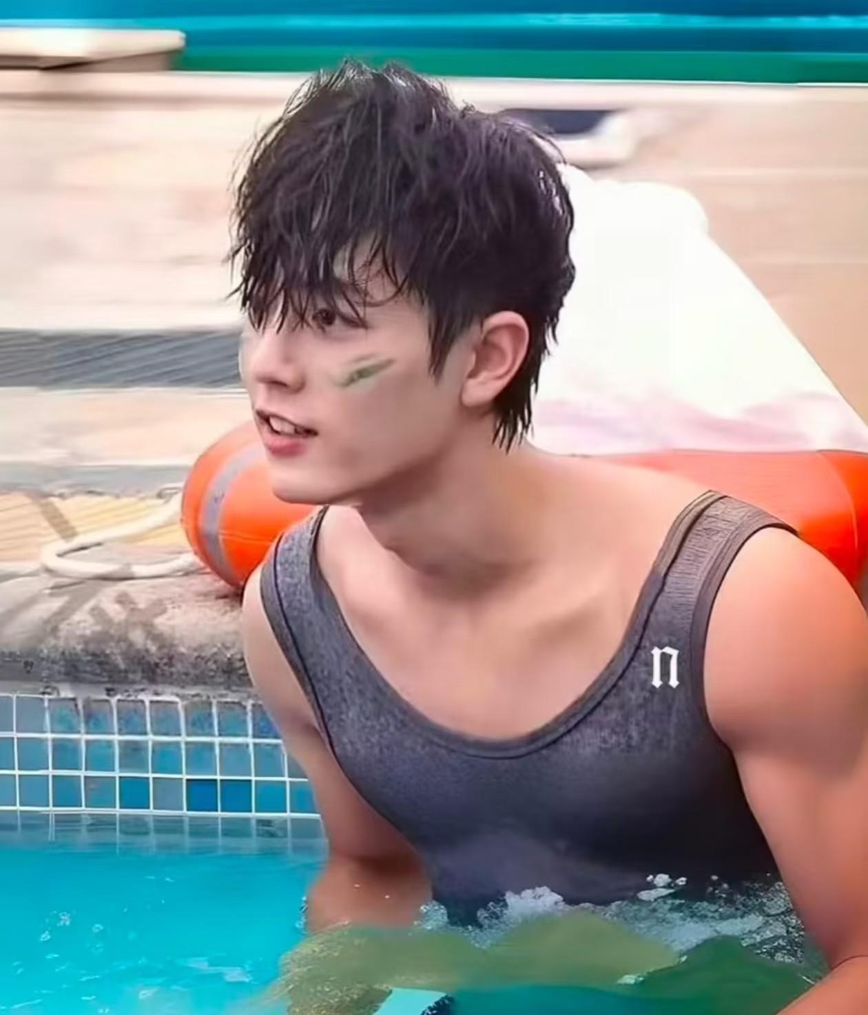 3月17号，刘大锤说肖战单身，3月18号杨紫就把代表作《余生请多指教》删了[捂脸