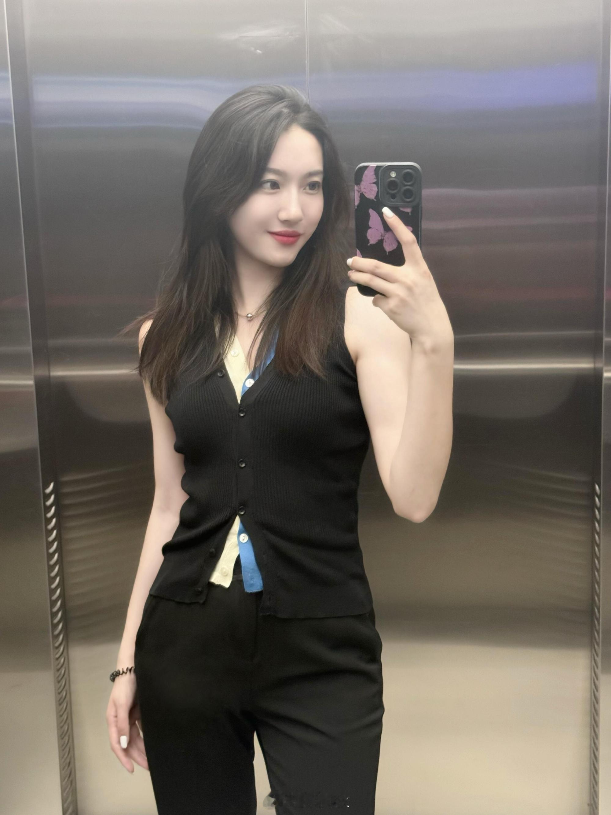 头发扎起好看还是放下好看？​​​