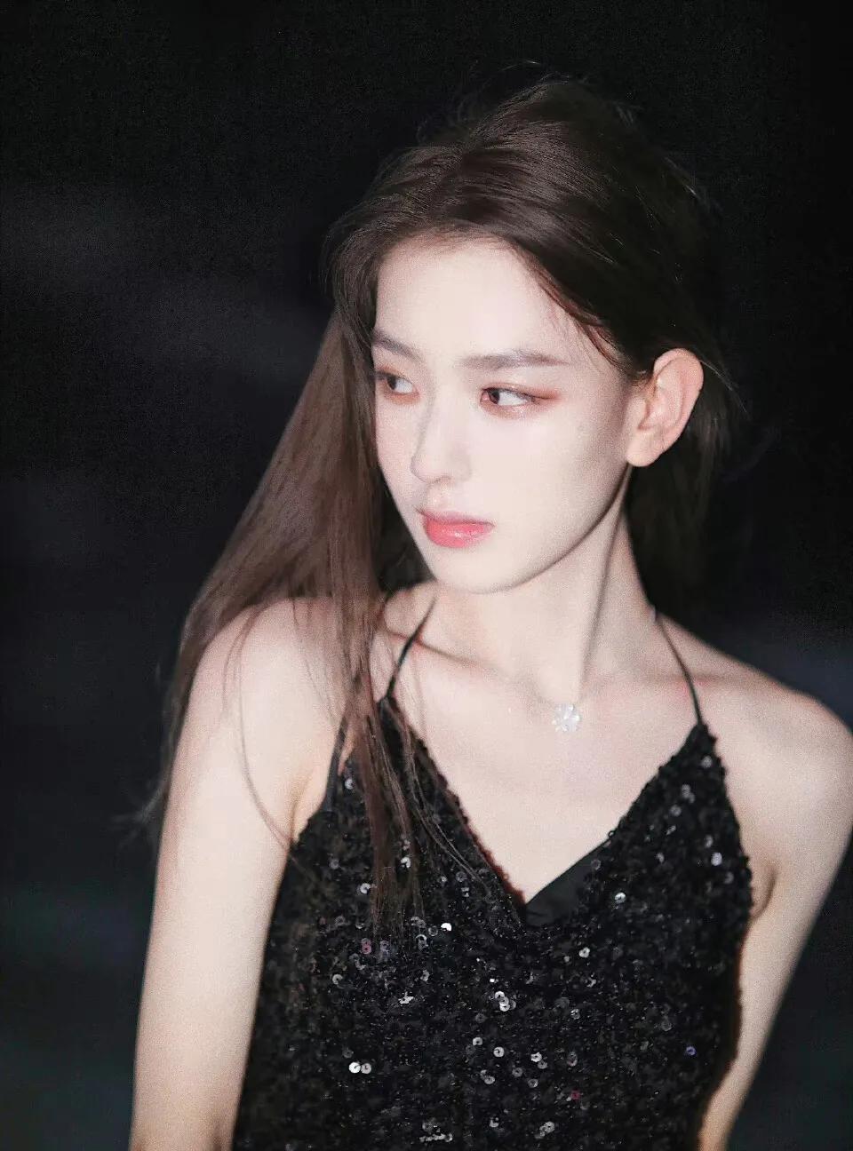 “38岁还幼稚得要死”。孙一宁恐怕是地球上唯一一个敢这么怼王撕聪的女战士吧。