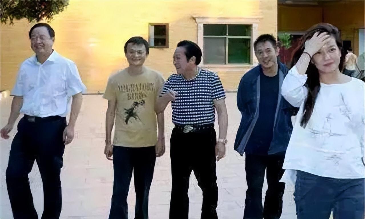 当向华强把气功大师王林引荐给赌王何鸿燊，赌王看完王林的表演，就知道是骗钱的下三滥