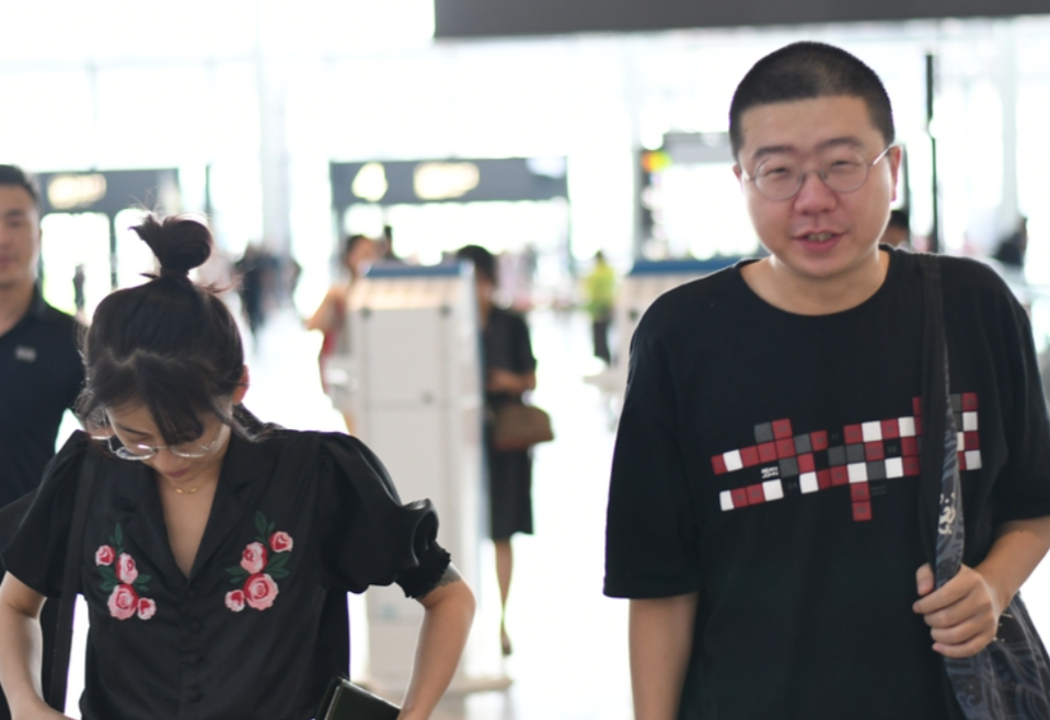李诞发掘了众多的脱口秀演员，可以说如果没有李诞这个伯乐，现在这些红的发紫的脱口秀