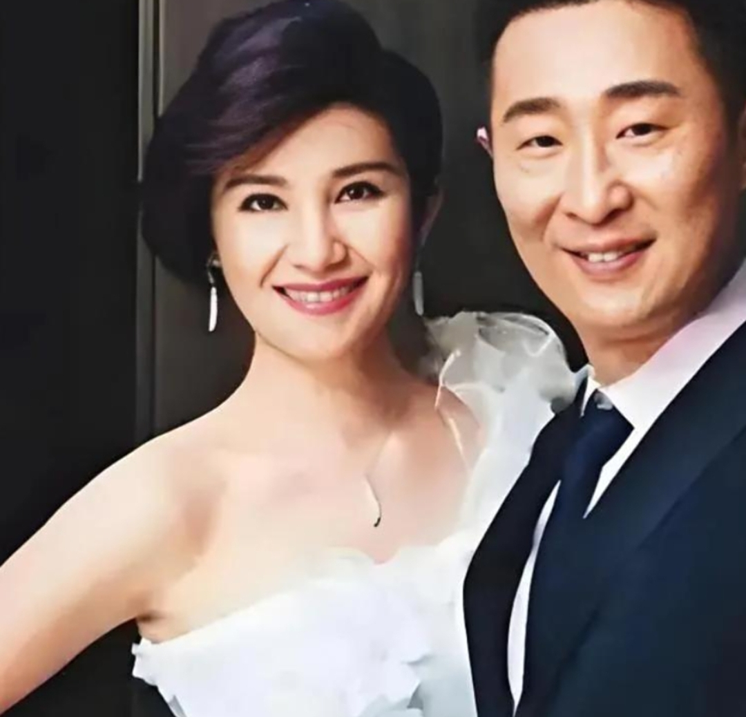 林永健在家和妻子大吵，气急败坏脱口而出：“你这副丑相，是我瞎了眼才娶你！”妻子周冬齐当场怒吼：“离婚